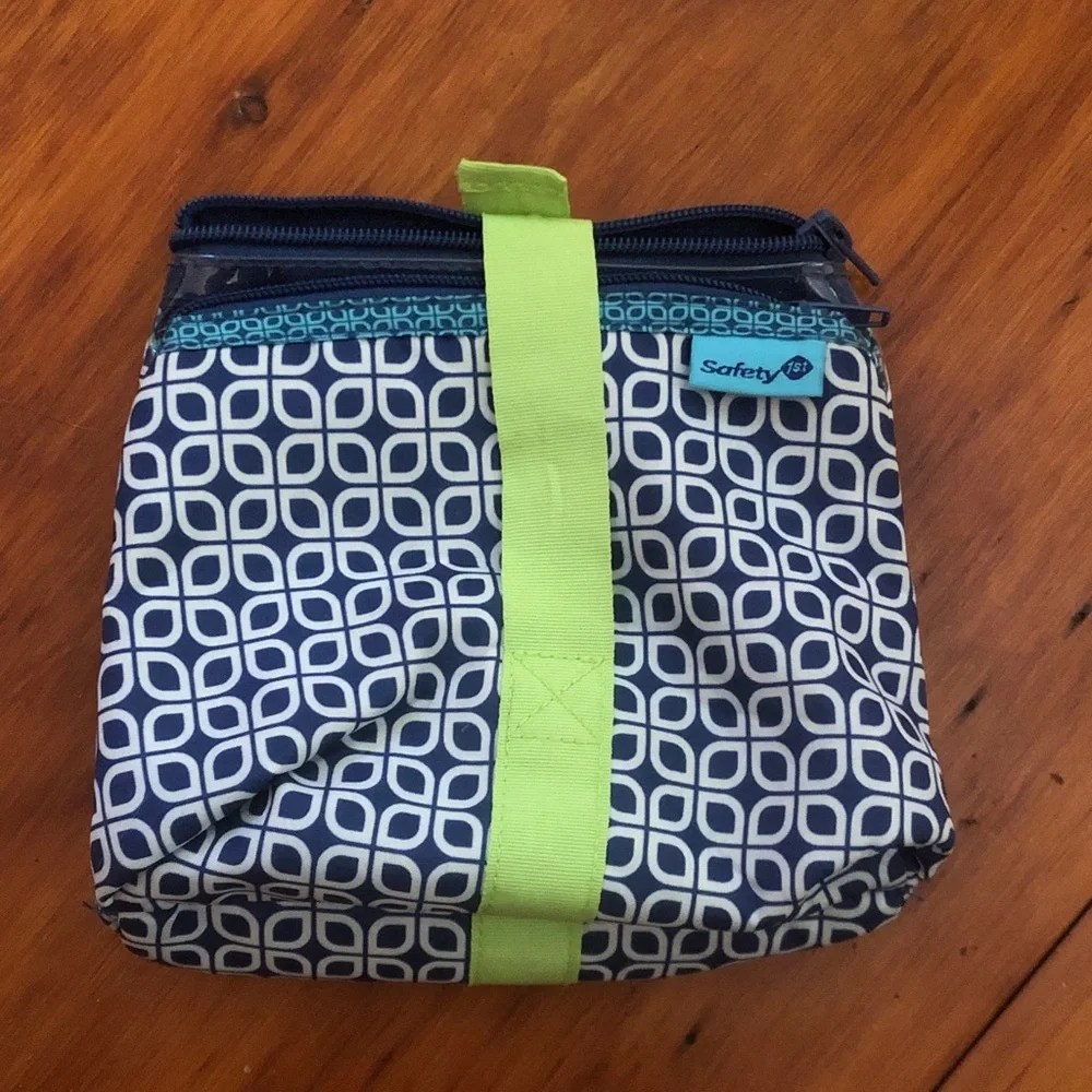 Safety 1st Navy Geometric Insulated Snack Bag with Lime Strap